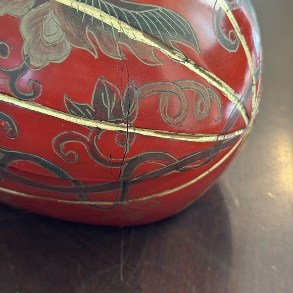 Melon shaped lacquered box. Antique beautiful warm red. Hand painted. - Picture 4 of 9